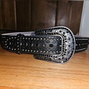 Shyanne Women's Black Floral Embossed Western Belt